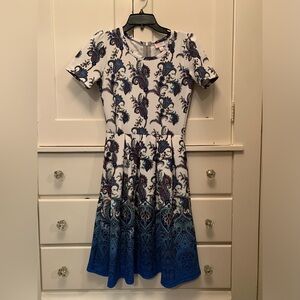 Lularoe Amelia size small white blue paisley dipped dress with pocket
